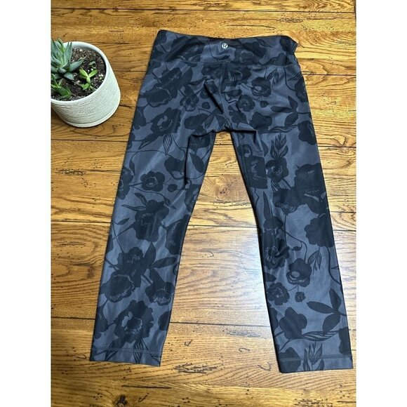 LULULEMON Black Gray Floral Leggings Mid Rise L7 Womens Sz 6 - Picture 5 of 8
